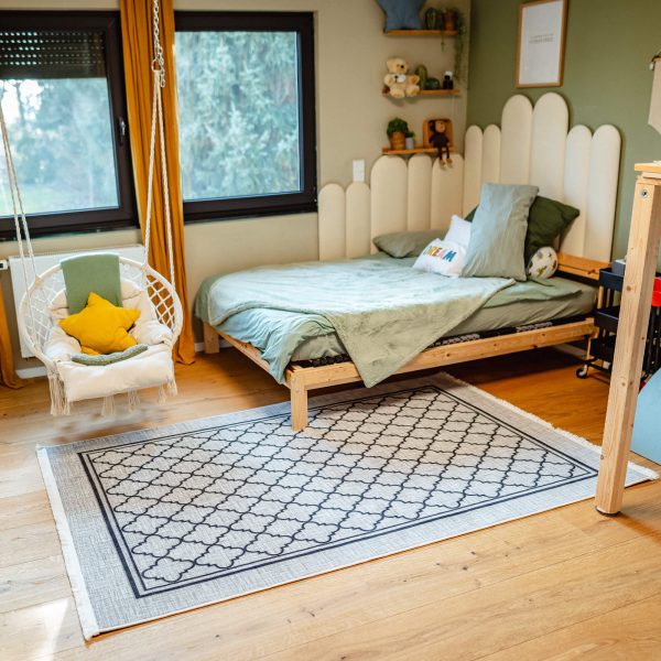 Teppich Bern im gemütlich eingerichteten Kinderzimmer mit Holzboden
