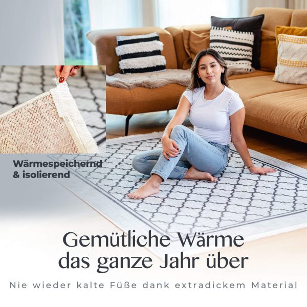 Frau sitzt entspannt auf dem Teppich Bern, Nahaufnahme der Struktur
