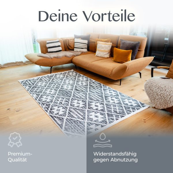 Wohnzimmer mit Teppich Nepal, daneben Icons für Formstabilität & Qualität