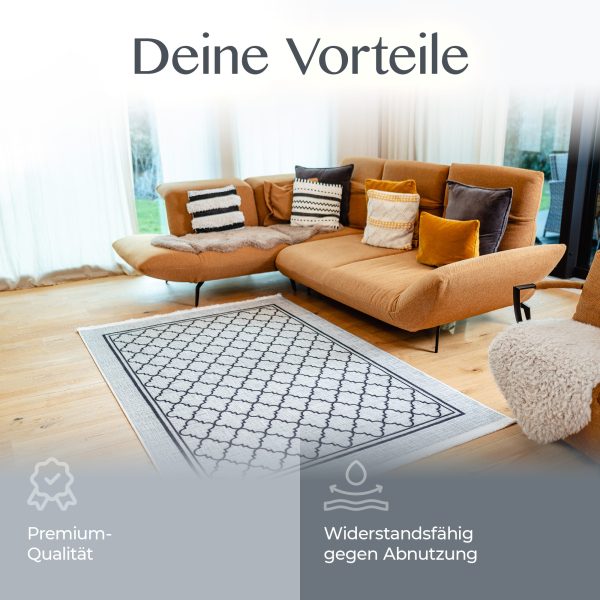 Teppich Bern im Wohnzimmer, ergänzt durch Symbole für Qualität und Formbeständigkeit