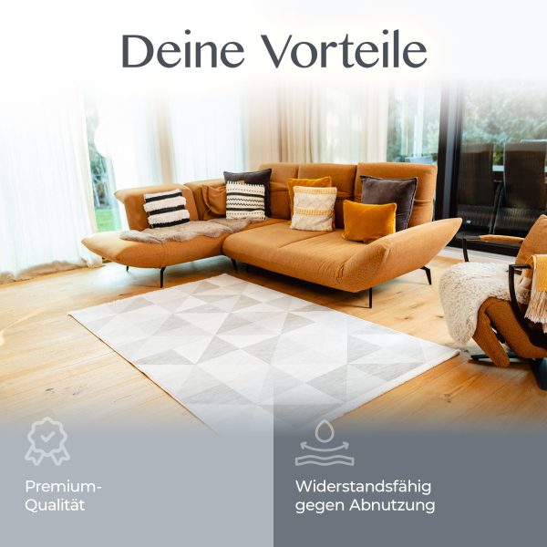 Teppich Osaka im Wohnzimmer, daneben Icons für Qualität und Formstabilität