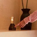 Zavi Dunkelbraune wiederaufladbare LED-Tischlampe – kabellos, dimmbar, 80-Stunden-Akku