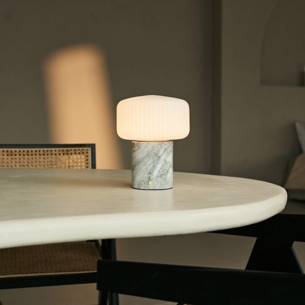 Renoir White / Bianco Statuarietto - Marmor wiederaufladbare Tischlampe - Schnurlos, USB -wiederaufladbar und bis zu 120 Stunden Beleuchtung