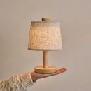 Rover Hellbraune wiederaufladbare Holzlampe | Kabellos, dimmbar mit Stoffschirm