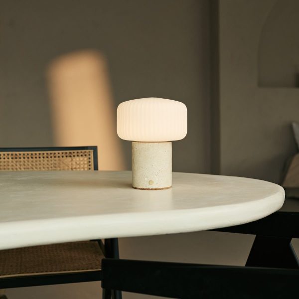 Renoir Beige / Travertino Classico - Travertin wiederaufladbare Tischlampe - Schnurlos, USB -wiederaufladbar und bis zu 120 Stunden Beleuchtung