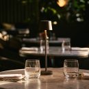 Vondel Mokka Brown wiederaufladbar und schnurloses Lampe perfekt für die Hotellerie - drahtlos wiederaufladbar über Ladestation