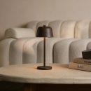 Anton Mokkabraune wiederaufladbare Tischlampe | Schlanke und kabellose Beleuchtung