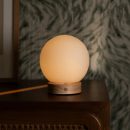 Flores hellbraune Holzlampe mit Glasbirne - wiederaufladbares und dimmbares kabelloses Licht