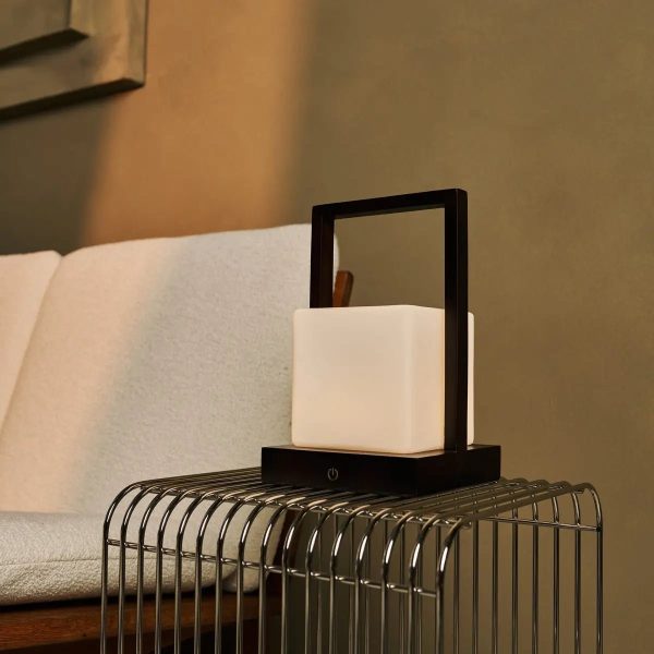 Noah dunkelbraune hölzerne wiederaufladbare Tischlampe mit Glas und Holzgriff – Bild 11