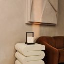 Noah dunkelbraune hölzerne wiederaufladbare Tischlampe mit Glas und Holzgriff