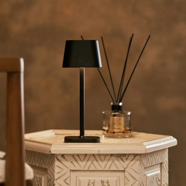 Ava Black wiederaufladbare Tischlampe | Schlanke kabellose Beleuchtungslösung – Bild 6