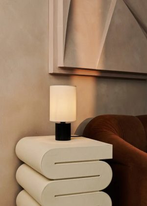 Kiko Black Tischlampe – Gemütliche Schreibtischlampe in Schwarz und Beige mit E27-Fassung