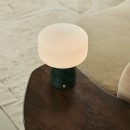 Renoir Green / Verde Alpi - Marmor wiederaufladbare Tischlampe - Schnurloses, USB wiederaufladbar und bis zu 120 Stunden Beleuchtung