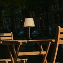 Zoë schwarze wiederaufladbare Tischlampe aus Holz | Dimmbar und tragbar | 80 Stunden Akkulaufzeit