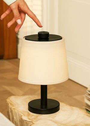 Rover Schwarze Holzlampe - wiederaufladbar, schnurlos und dimmbarer Schatten