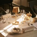 Ava Gold wiederaufladbare Tischlampe | Kabellos, dimmbar und stilvoll