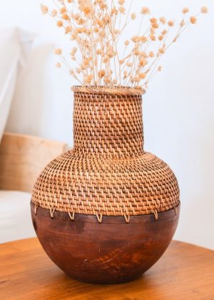 Rattanvase – Holzvase – Vase für Trockenblumen – Kleine Rattanvase – Boho-Dekorvase aus geflochtenem Rattan und Holz (Ø 22 cm) KAMARI braun