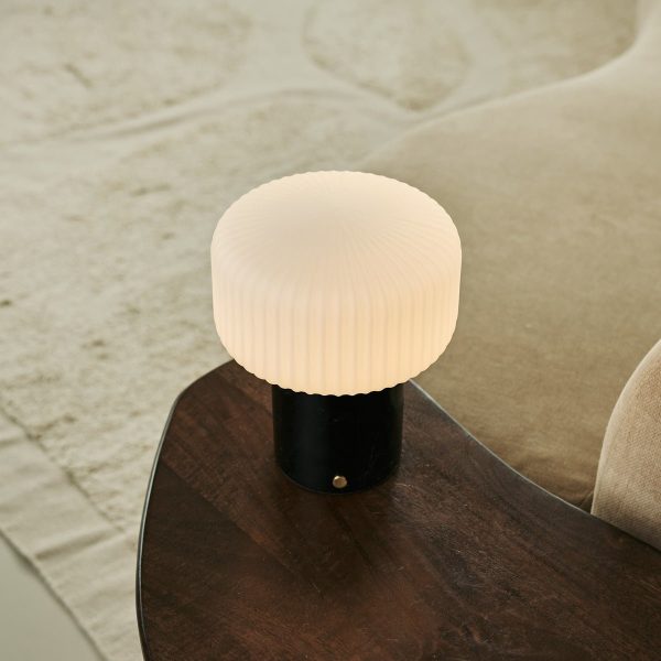 Renoir Black / Nero Marquina - wiederaufladbare Tischlampe Marmor - schnurlos, USB -wiederaufladbar und bis zu 120 Stunden Beleuchtung – Bild 4