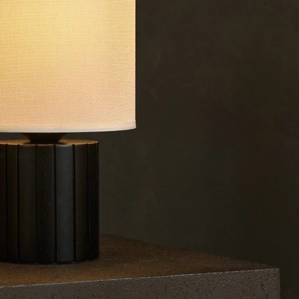 Kiko Black Tischlampe – Gemütliche Schreibtischlampe in Schwarz und Beige mit E27-Fassung – Bild 10
