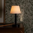 Zoë schwarze wiederaufladbare Tischlampe aus Holz | Dimmbar und tragbar | 80 Stunden Akkulaufzeit