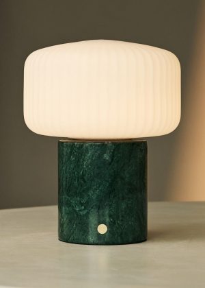 Renoir Green / Verde Alpi - Marmor wiederaufladbare Tischlampe - Schnurloses, USB wiederaufladbar und bis zu 120 Stunden Beleuchtung
