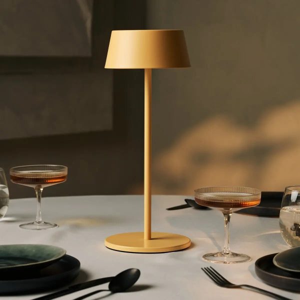 Hugo Amber Yellow Wiederaufladbare Tischlampe aus Eisen – dimmbar, stilvoll und kabellos