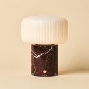Renoir Red / Rosso Levanto - Marmor wiederaufladbare Tischlampe - Schnurlos, USB -wiederaufladbar und bis zu 120 Stunden Beleuchtung