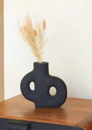 Vase Schwarz Kleine dekorative Vase handgegossen aus Ton für getrocknete oder frische Blumen LEMBAH