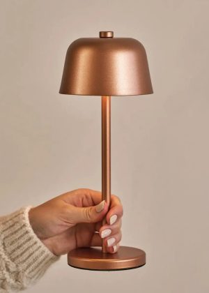 Anton Kupfer wiederaufladbare Tischlampe | Stilvolle und kabellose Beleuchtung