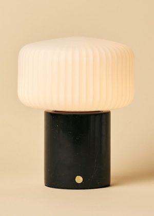 Renoir Black / Nero Marquina - wiederaufladbare Tischlampe Marmor - schnurlos, USB -wiederaufladbar und bis zu 120 Stunden Beleuchtung