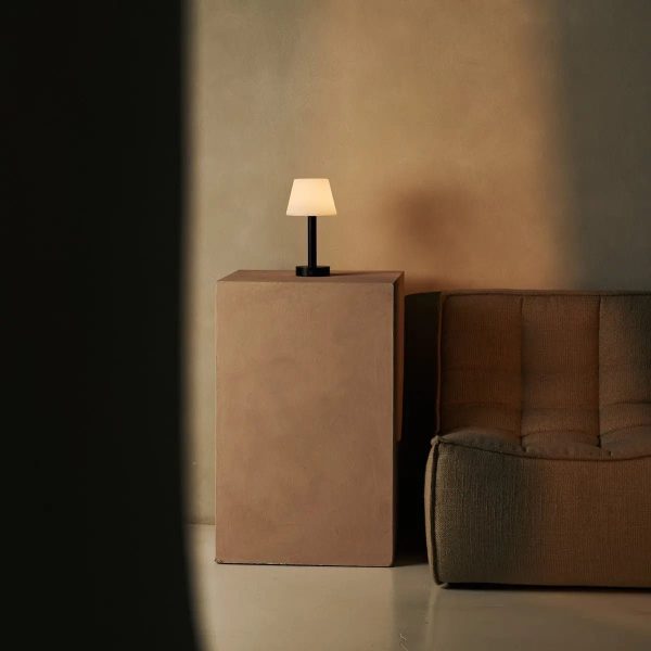 Zoë schwarze wiederaufladbare Tischlampe aus Holz | Dimmbar und tragbar | 80 Stunden Akkulaufzeit – Bild 16