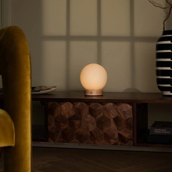 Flores hellbraune Holzlampe mit Glasbirne - wiederaufladbares und dimmbares kabelloses Licht – Bild 11