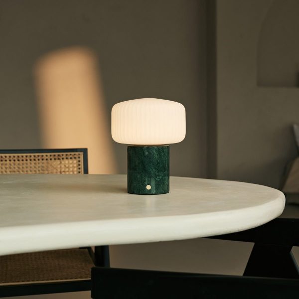 Renoir Green / Verde Alpi - Marmor wiederaufladbare Tischlampe - Schnurloses, USB wiederaufladbar und bis zu 120 Stunden Beleuchtung – Bild 4