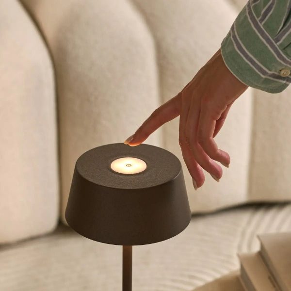 Hugo Mokkabraune wiederaufladbare Tischlampe – stilvoll, dimmbar und kabellos – Bild 7