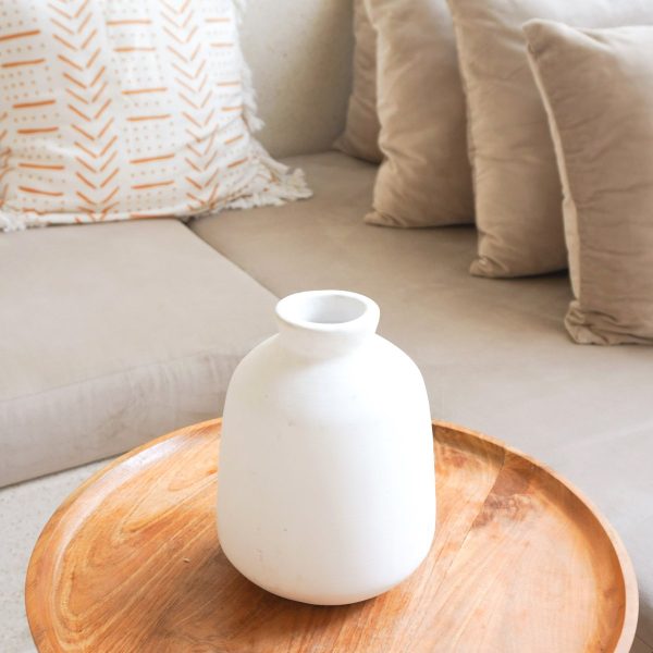 Vase weiß, kleine runde Dekovase für Trocken- oder Frischblumen, handgegossen aus Ton mit BAWA – Bild 3