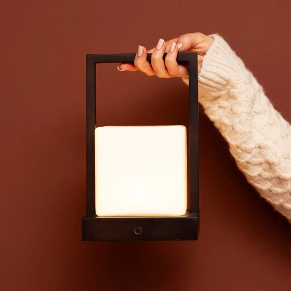 Noah dunkelbraune hölzerne wiederaufladbare Tischlampe mit Glas und Holzgriff – Bild 5