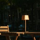 Ava Gold wiederaufladbare Tischlampe | Kabellos, dimmbar und stilvoll