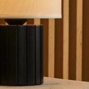 Kiko Black Tischlampe – Gemütliche Schreibtischlampe in Schwarz und Beige mit E27-Fassung