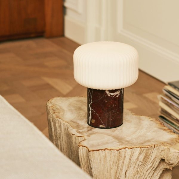 Renoir Red / Rosso Levanto - Marmor wiederaufladbare Tischlampe - Schnurlos, USB -wiederaufladbar und bis zu 120 Stunden Beleuchtung – Bild 6