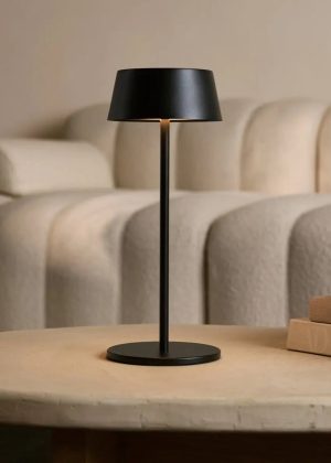 Hugo Midnight Black Wiederaufladbare Tischlampe – dimmbar, stilvoll und kabellos