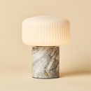 Renoir White / Bianco Statuarietto - Marmor wiederaufladbare Tischlampe - Schnurlos, USB -wiederaufladbar und bis zu 120 Stunden Beleuchtung