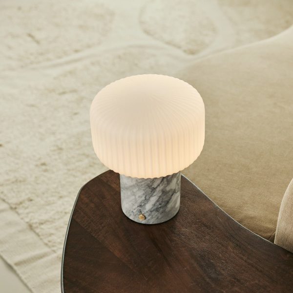 Renoir White / Bianco Statuarietto - Marmor wiederaufladbare Tischlampe - Schnurlos, USB -wiederaufladbar und bis zu 120 Stunden Beleuchtung – Bild 5