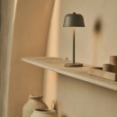 Anton Shadow Grey wiederaufladbare Tischlampe | Stilvolle und schnurlose Beleuchtung