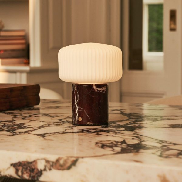 Renoir Red / Rosso Levanto - Marmor wiederaufladbare Tischlampe - Schnurlos, USB -wiederaufladbar und bis zu 120 Stunden Beleuchtung – Bild 4