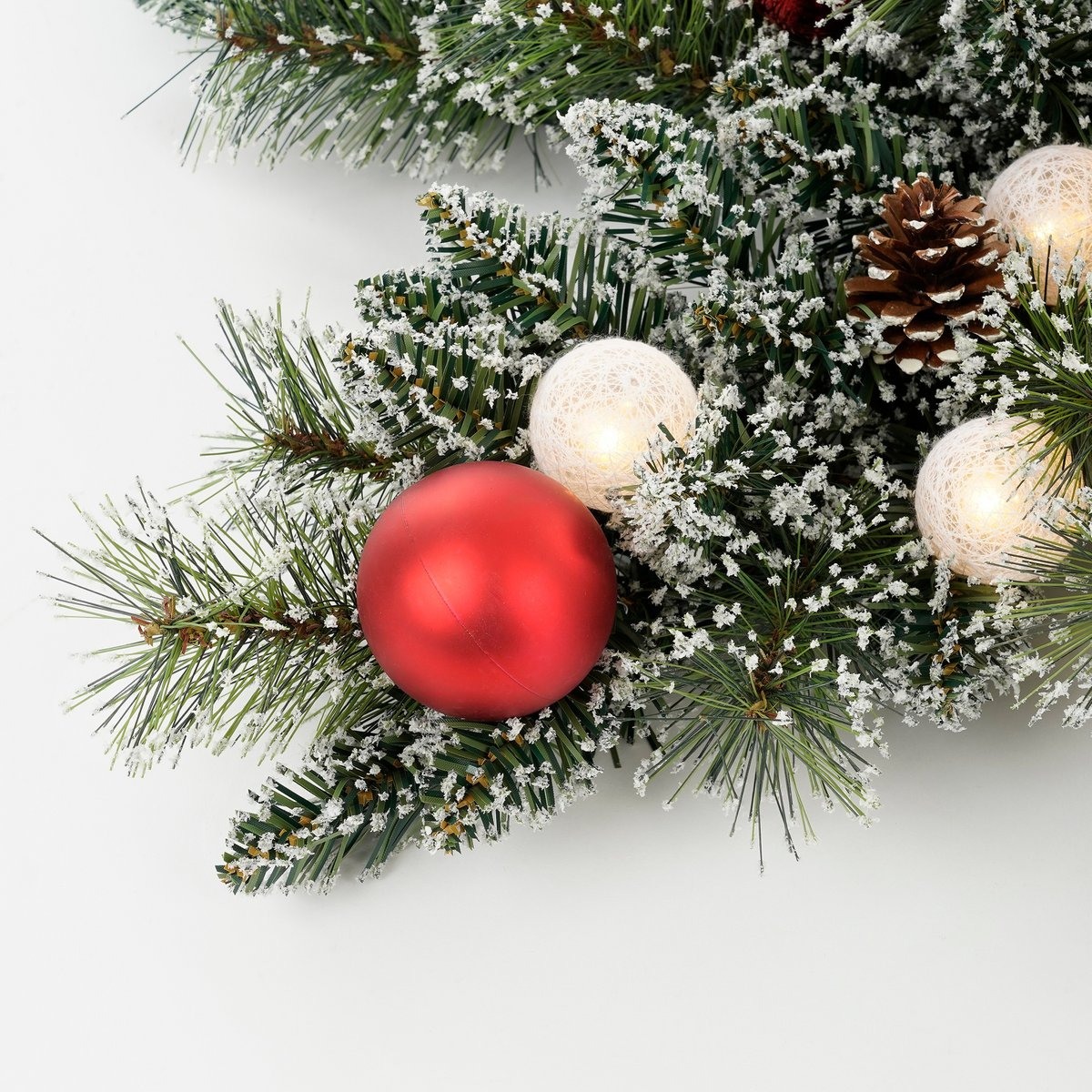 heySimeon | Kaprun Weihnachtskranz Stern mit LED-Beleuchtung – Grün gefrostet & Rot Ø90 cm – Bild 2