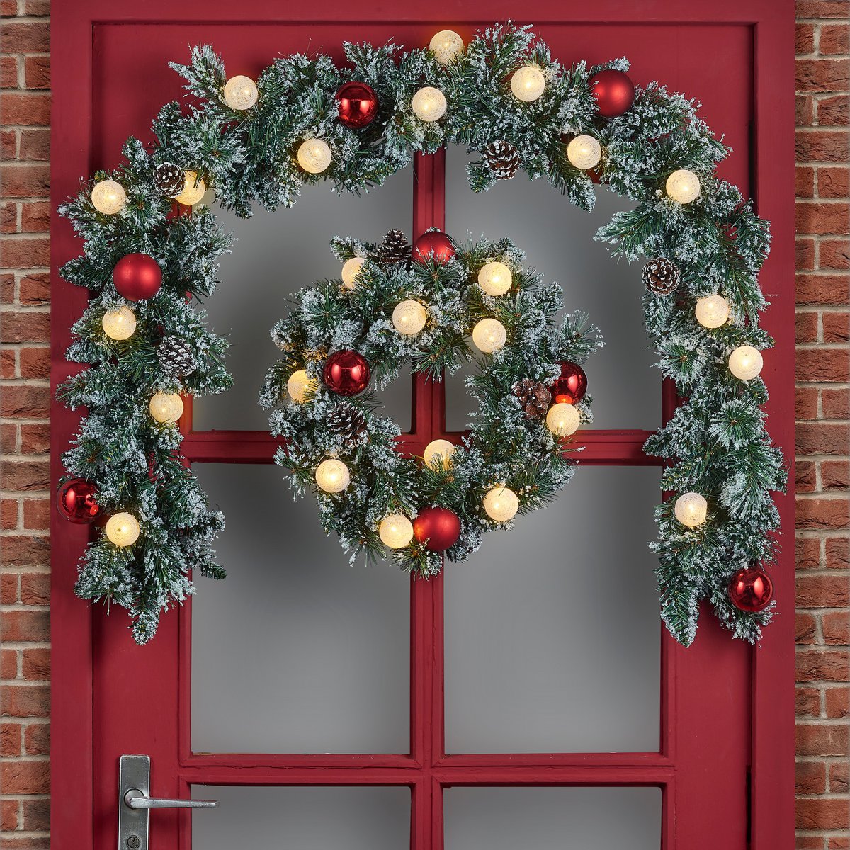 heySimeon | Kaprun Weihnachtskranz mit LED-Beleuchtung – Grün gefrostet & Rot Ø45 cm – Bild 6