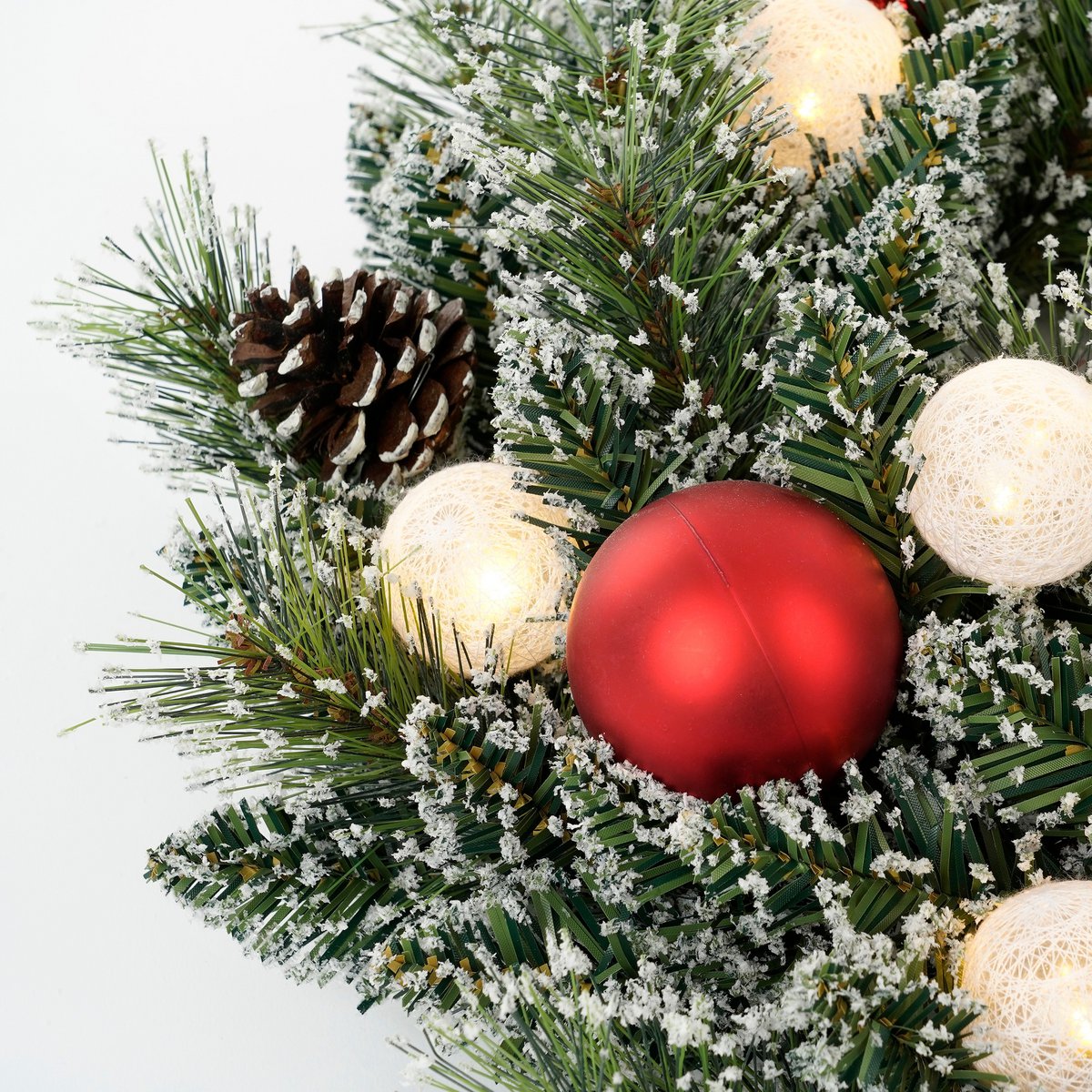 heySimeon | Kaprun Weihnachtskranz mit LED-Beleuchtung – Grün gefrostet & Rot Ø45 cm – Bild 2