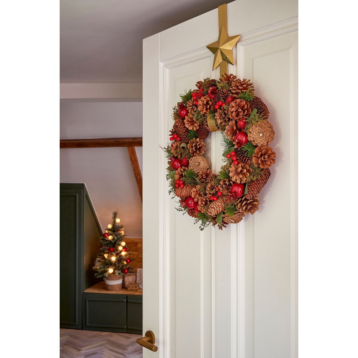 heySimeon | Landon Weihnachtskranz mit Kiefernzapfen – Braun Ø45 cm – Bild 5