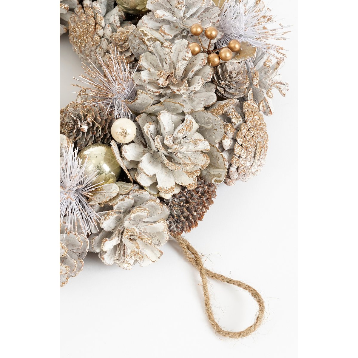 heySimeon | Hanley Weihnachtskranz mit Kiefernzapfen – Weiß Ø34 cm – Bild 4