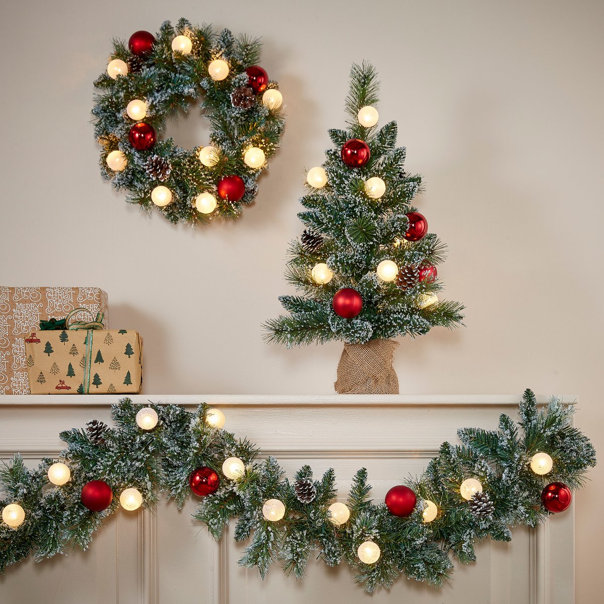 heySimeon | Kaprun Weihnachtskranz mit LED-Beleuchtung – Grün gefrostet & Rot Ø45 cm – Bild 8